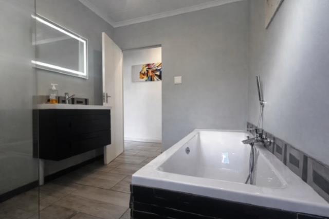 6 Bedroom Property for Sale in Dan Pienaar Free State